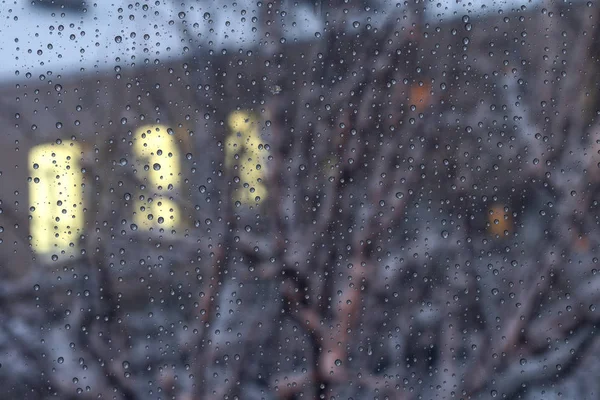 Krople Stopionego Śniegu Szybie Mokry Śnieg Oknem Wieczorne Zdjęcie — Zdjęcie stockowe