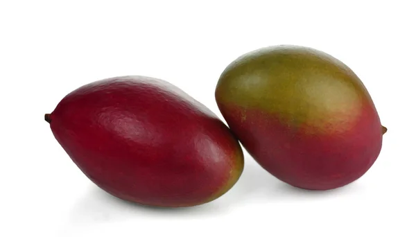 Dva Zralé Mangové Plody Červené Mango Izolováno Bílém Pozadí — Stock fotografie