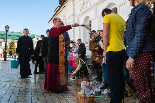 Киев Україна Квітня 2018 Традиційне Благословення Великодньої Їжі Монастирі Святого — стокове фото