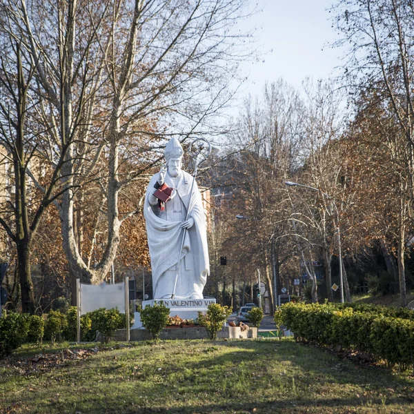 Día de San Valentín. estatua del santo en la ciudad italiana de Tern — Foto de Stock