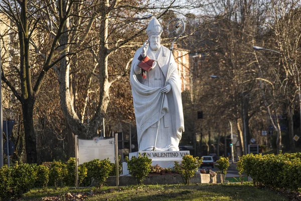 Día de San Valentín. estatua del santo en la ciudad italiana de Terni — Foto de Stock