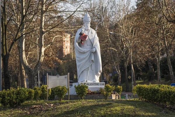 Día de San Valentín. estatua del santo en la ciudad italiana de Terni — Foto de Stock