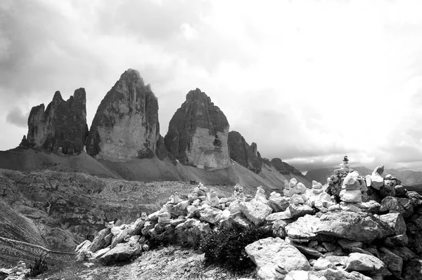 Os três picos de Lavaredo, Itália. picos famosos do italiano — Fotografia de Stock