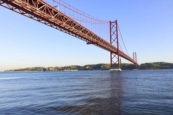25 Απριλίου γέφυρα στον ποταμό Tago σε Λισαβόνα — Φωτογραφία Αρχείου