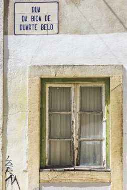 Rua da bica Lizbon ünlü sokak nerede tipik sarı YYK