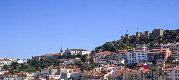 Pohled na Lisabon od horního okraje elevador de santa Justa looko — Stock fotografie