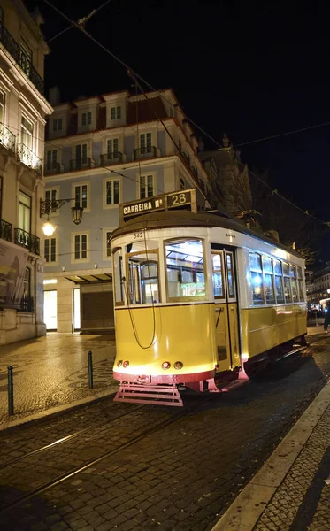 Lisbon, characteristic electric tram of the city — Stock Photo, Image