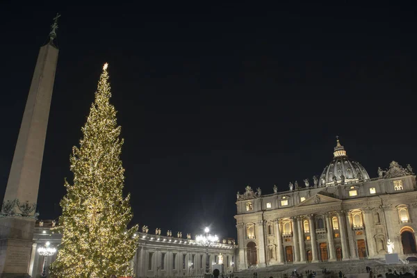 Папская базилика Святого Петра в Ватикане на Рождество (собор — стоковое фото