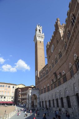 Siena, Piazza del Campo 'daki halk sarayı.
