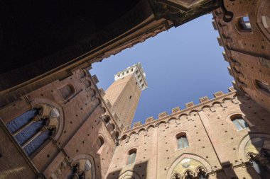 Siena, Piazza del Campo 'daki halk sarayı.
