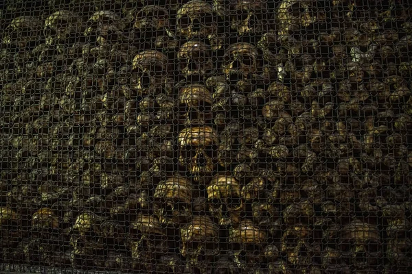 Cúmulo de cráneos en la iglesia osario — Foto de Stock
