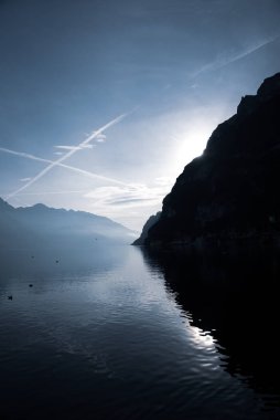 Riva del Garda. Kuzey İtalya 'da Garda Gölü. Melankolik ve romantik.