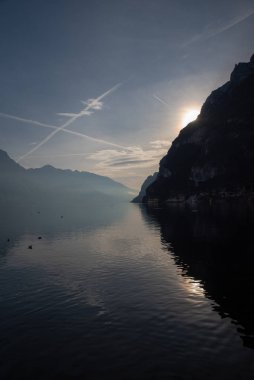 Riva del Garda. Kuzey İtalya 'da Garda Gölü. Melankolik ve romantik.