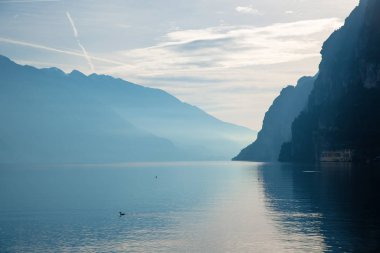 Riva del Garda. Kuzey İtalya 'da Garda Gölü. Melankolik ve romantik.