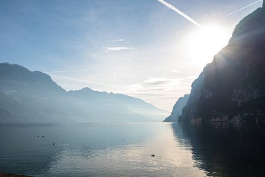 Riva del Garda. Kuzey İtalya 'da Garda Gölü. Melankolik ve romantik.
