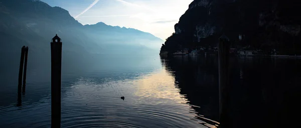 Riva del Garda.Lago de Garda, no norte da Itália. Melancólico e rom — Fotografia de Stock