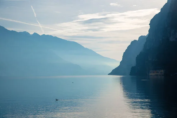 Riva del Garda.Lago de Garda, no norte da Itália. Melancólico e rom — Fotografia de Stock