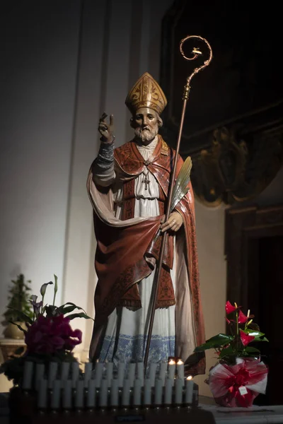 Imagen del día de San Valentín. Estatua del santo en la basílica de —  Fotos de Stock