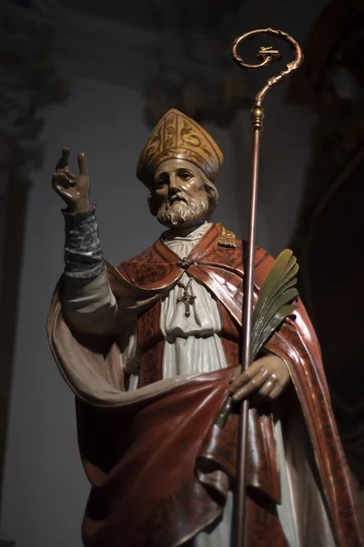 Imagem do Dia dos Namorados. Estátua do santo na basílica de th — Fotografia de Stock