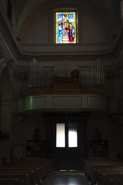 Eglise dédiée à Saint Valentin. Vitrail mosaïque — Photo