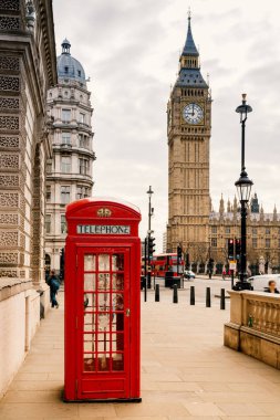 Londra 'da kırmızı telefon kulübesi