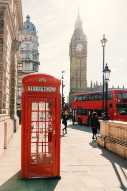 Londra 'da kırmızı telefon kulübesi