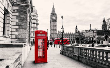 Londra 'da kırmızı telefon kulübesi