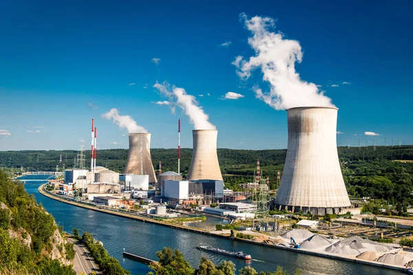 Central Nuclear Tihange Fotos De Stock Sin Royalties Gratis