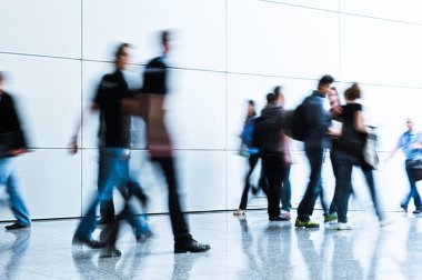 Fütüristik çevre bulanık insanlar iş kavramı ile