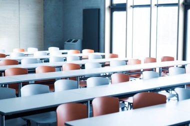 Bir Üniversitesi'nde modern konferans salonu