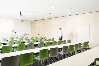 Bir Üniversitesi'nde modern konferans salonu