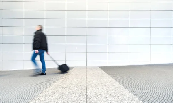 Blurred Commuters Modern Corridor — Stock Photo, Image