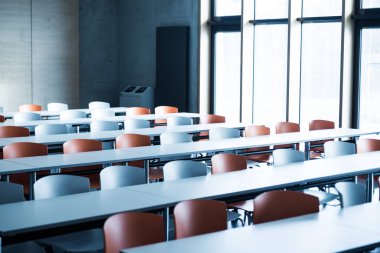 Bir Üniversitesi'nde modern konferans salonu