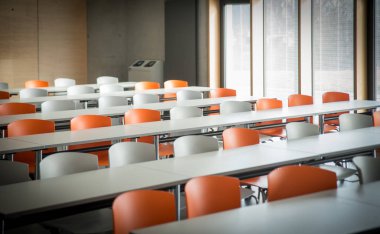 Bir Üniversitesi'nde modern konferans salonu