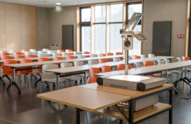 Bir Üniversitesi'nde modern konferans salonu