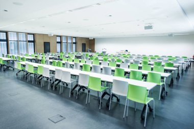 Bir Üniversitesi'nde modern konferans salonu