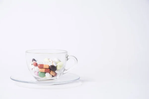 Copo de café com pílulas — Fotografia de Stock