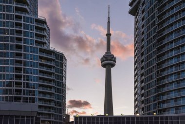 Toronto gökdelenler