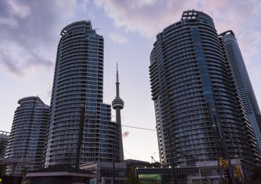 Toronto gökdelenler