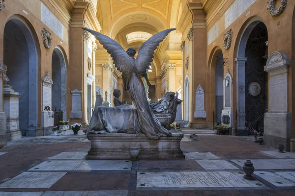 ボローニャの古い中天使の墓地 — ストック写真