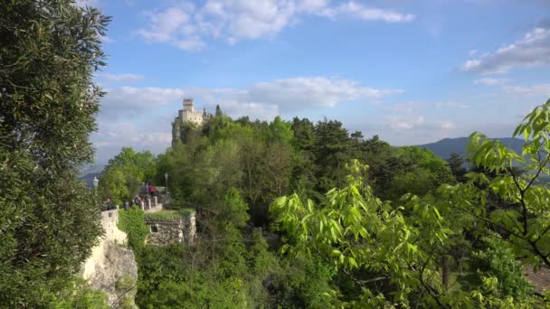 San Marino-tornet och väggar Royaltyfri Stockvideo