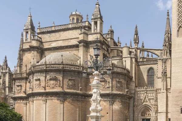 Sevilla katedral under en solig dag — Stockfoto