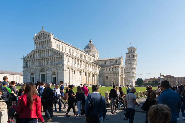 Piza Włochy Października 2018 Turyści Spacerują Wśród Symbolicznych Miejsc Pizy — Zdjęcie stockowe