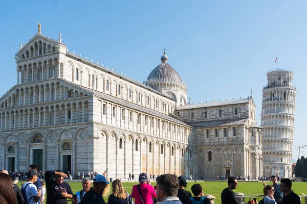 Pisa Italia Ottobre 2018 Turisti Passeggiano Tra Luoghi Simbolo Pisa — Foto Stock