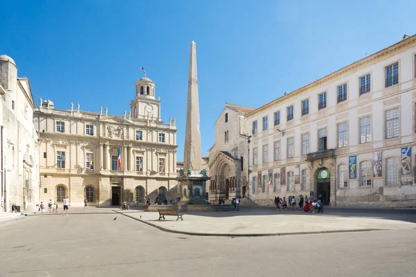 Arles Frankrike Augusti 2016 Över Torget Där Stadshuset Och Obelisken — Stockfoto