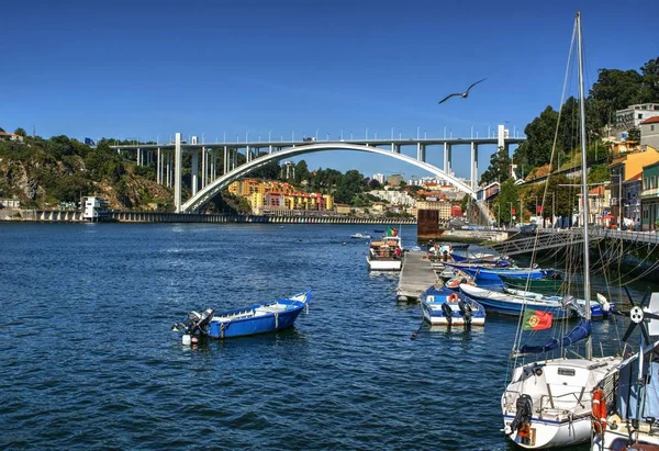 Jembatan Arrabida sungai Douro di Porto — Stok Foto