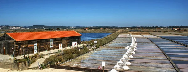 Panelas de sal numa exploração salina, Figueira da Foz — Fotografia de Stock