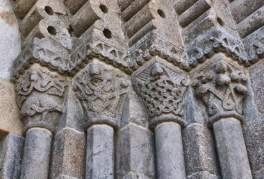 Ayrıntı Sao Pedro de Ferreira Romanesk Manastırı