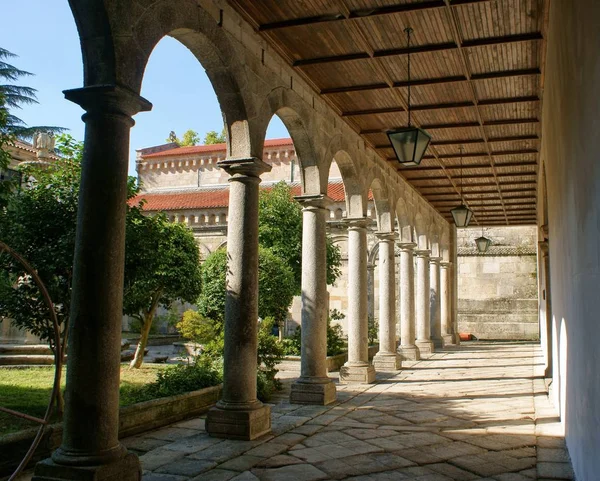 Cloister of romanesque monastery of Paco de Sousa — Stock Photo, Image