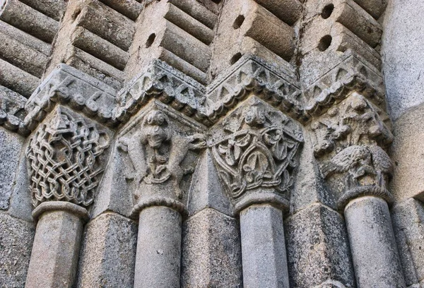 Ayrıntı Sao Pedro de Ferreira Romanesk Manastırı